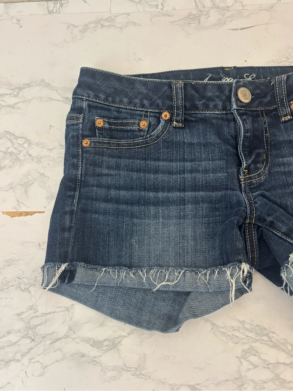 American Eagle Low Rise Shortie Distressed Denim Shorts Women’s Sz 2 Stretch
